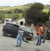 Colisão frontal entre carros deixa um morto e oito feridos em Viçosa