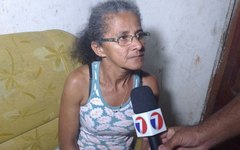 A avó de Miguel, Eliana Rodrigues Pereira, 47 anos, cuida do neto como pode. 