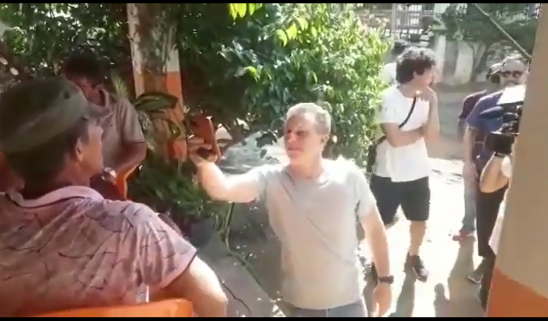 [Vídeo] Luciano Huck é visto gravando no Sertão alagoano