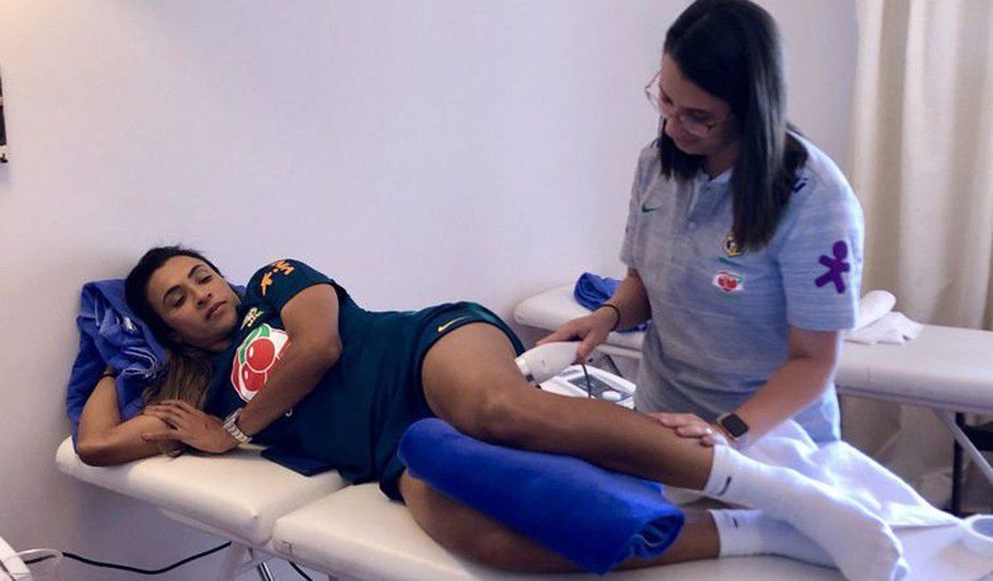 Contusão deixa Marta de fora da estreia do Brasil na Copa da França