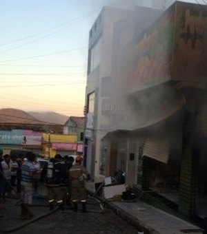 Incêndio destrói loja em Santana do Ipanema