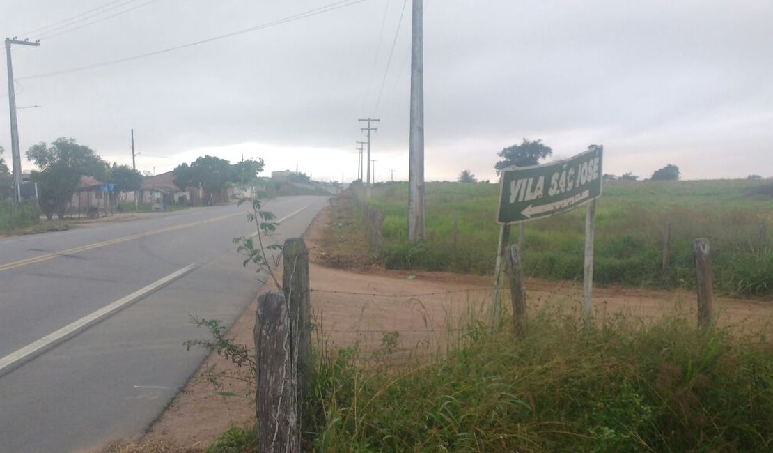 Homem é morto a facadas e corpo é deixado em estrada vicinal da Vila São Francisco em Arapiraca