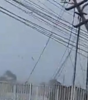 [Vídeo] Chuva forte com ventania causa estragos  em São Luís, no Maranhão