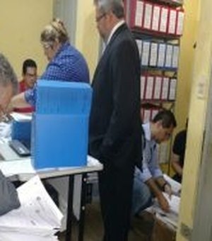 Judiciário afasta prefeito acusado de nepotismo