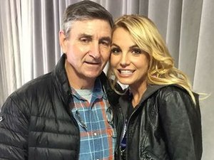 Pai de Britney Spears tem perna amputada após grave infecção