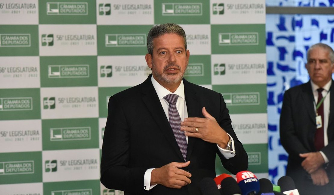 Arthur Lira confirma viagem ao exterior para não assumir presidência durante viagem de Bolsonaro à Inglaterra