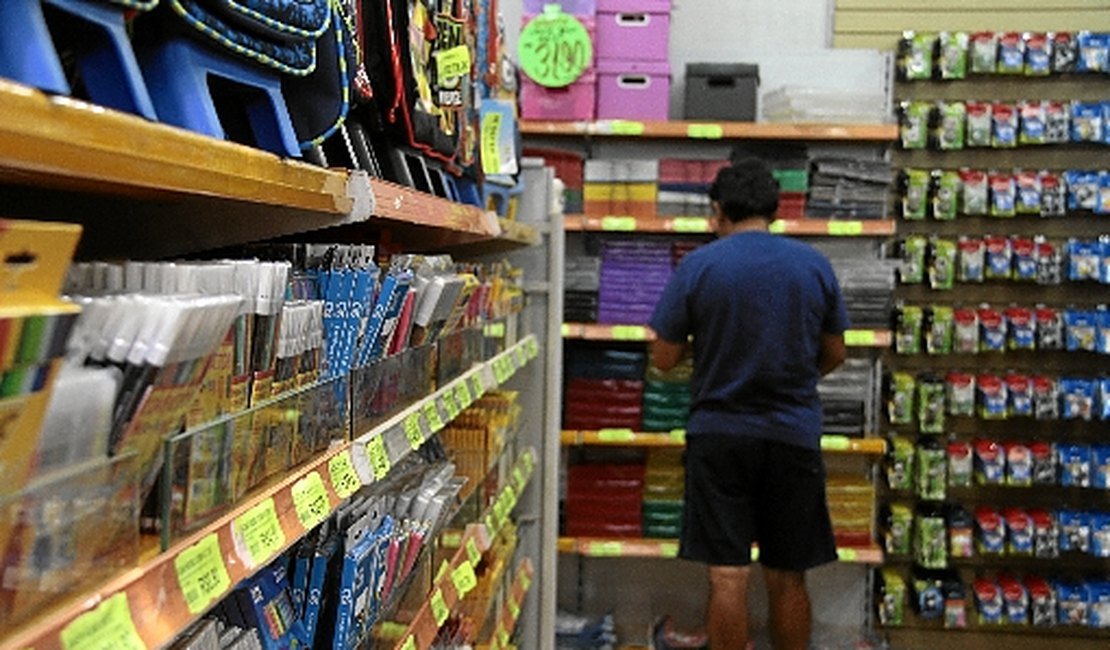 Sindicato fala sobre alta de preços e reaproveitamento de material escolar em AL