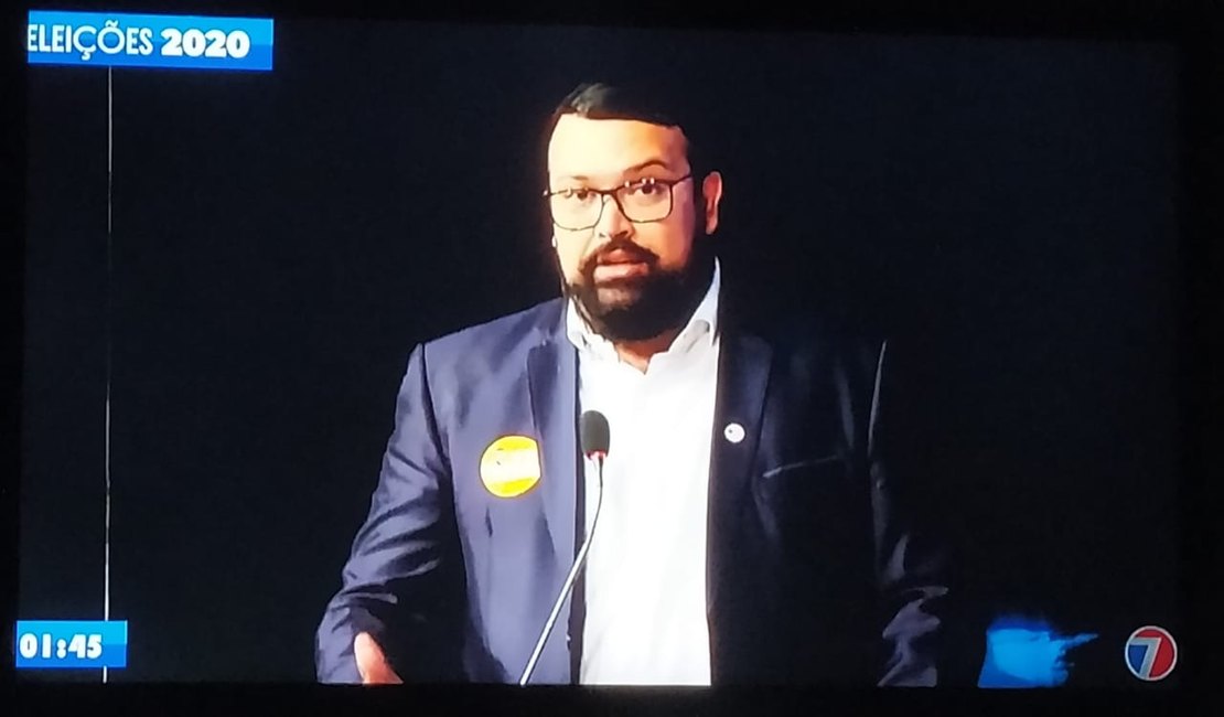 Candidato a prefeito, Hector Martins se destaca em debate em Arapiraca