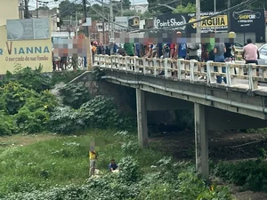 Mulher caiu de ponte que liga bairro Pedra Velha e Centro de Delmiro Gouveia