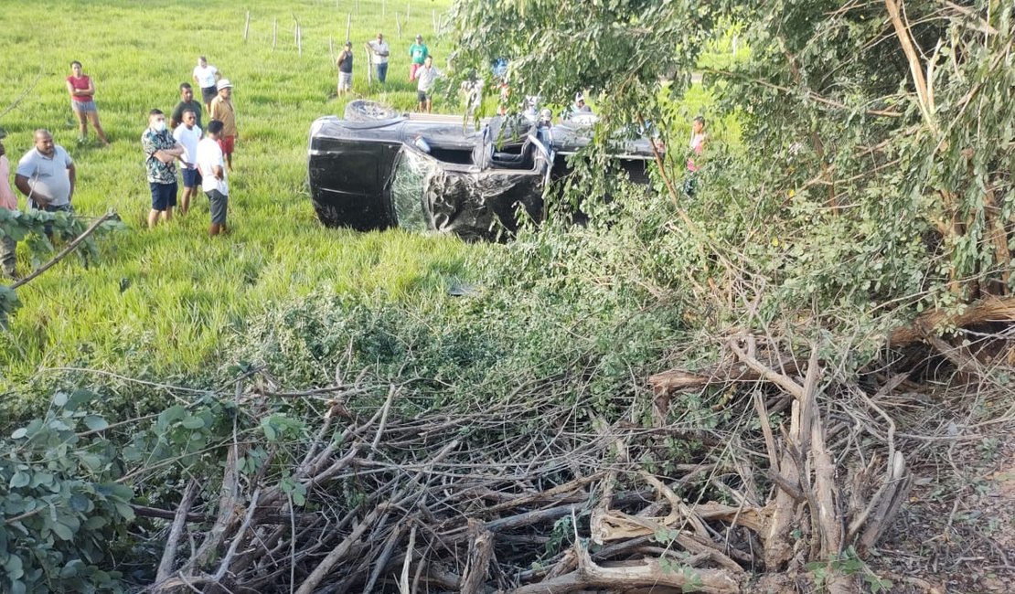 Homem morre após capotar veículo na AL-460 em Porto de Pedras