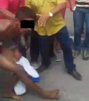 [Vídeo] Jovens são espancados e deixados de cueca após tentativa de assalto