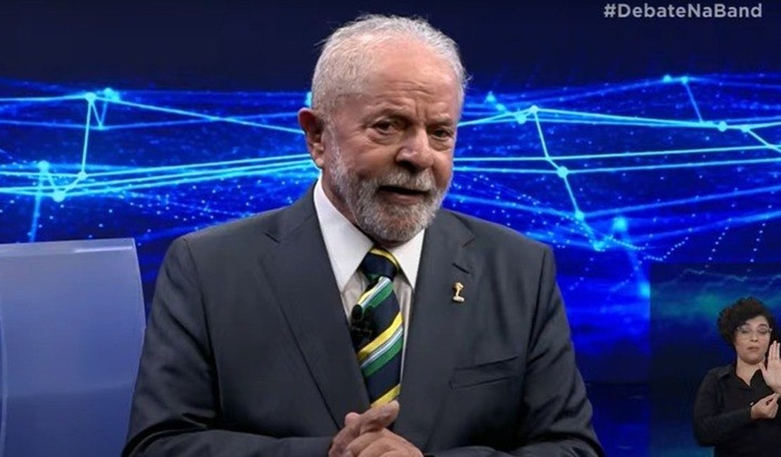Equipe da transição deve sugerir a Lula que revogue programa de escolas cívico-militares