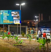 Prefeito Rui Palmeira entrega nova praça no bairro Santa Lúcia