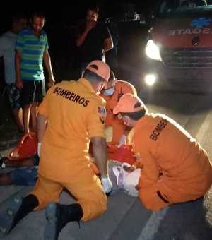 Colisão entre carro e moto deixa casal e criança feridos em Arapiraca