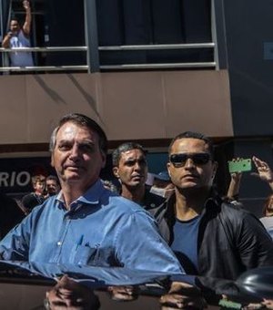 'Ninguém vai tolher meu direito de ir e vir', diz Bolsonaro em passeio