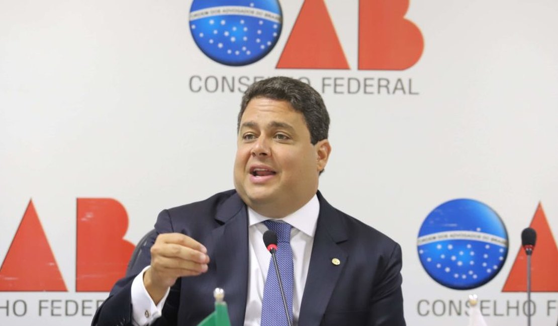 Presidente da OAB pede no STF esclarecimento de Bolsonaro