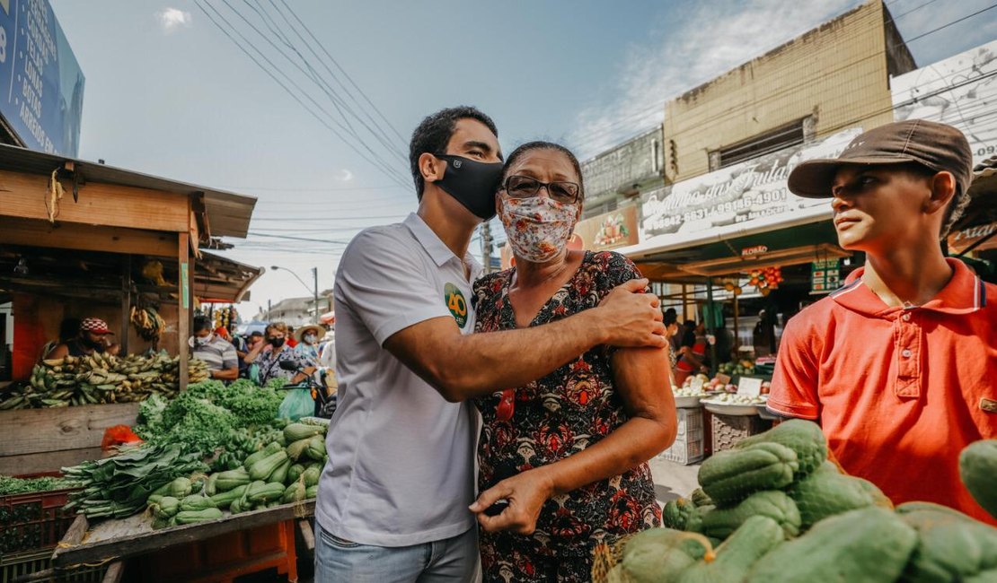 JHC visita Mercado da Produção e conversa com feirantes neste sábado
