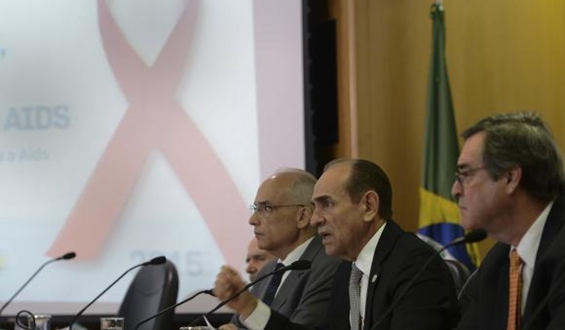 Taxa de detecção de aids cai 5,5% em um ano, diz ministro