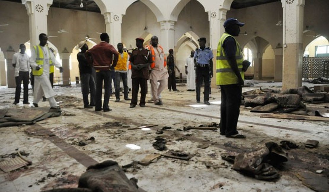 Ataque suicida deixa mortos em mesquita na Nigéria
