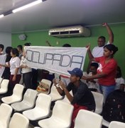 Estudantes ocupam sede da Câmara Municipal de Arapiraca