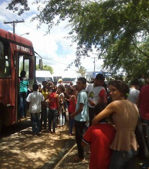 Após um dia de protesto e paralisação, vans voltam a circular entre Craíbas e Arapiraca