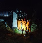 Saída de pista envolvendo três veículos deixa dois mortos na AL 101 Sul, em Coruripe