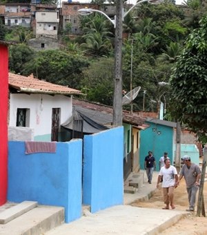 Setrand promove reforma e pintura nas casas de moradores de grotas