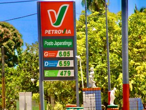 Preço do litro da gasolina sofre reajuste em Japaratinga
