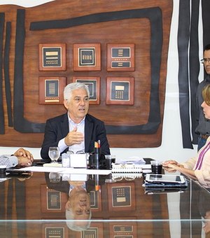 Reitor da Ufal discute transição com candidatos eleitos