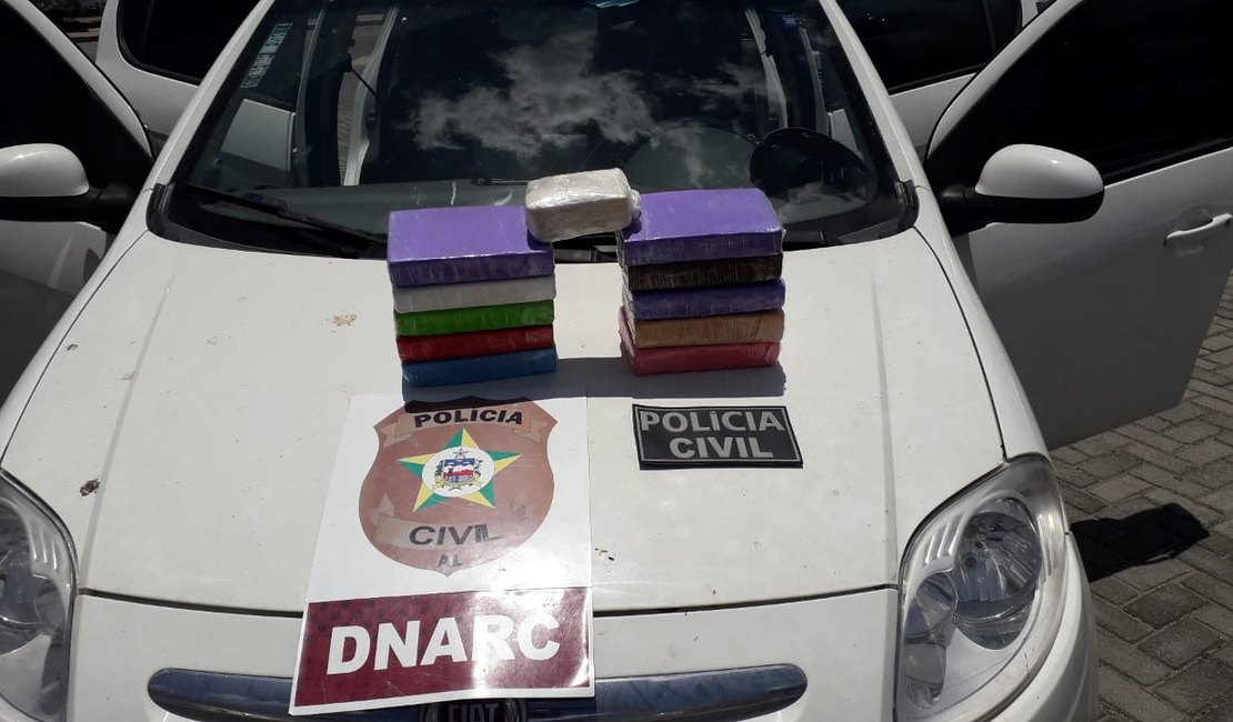 Mais de 10 quilos de cocaína são apreendidos dentro de veículo abandonado em Jacarecica