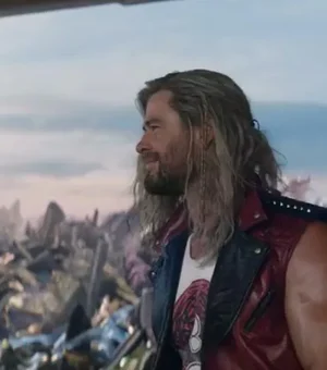 Thor: Love and Thunder ganha trailer e traz Natalie Portman com o Mjolnir