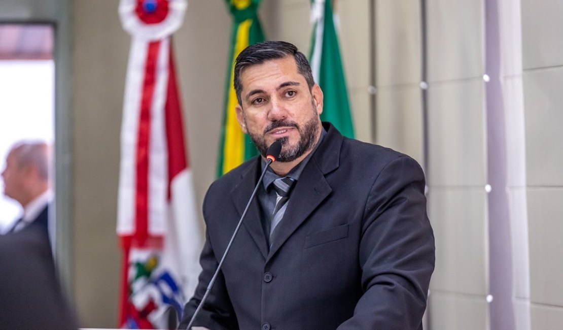Leonardo Dias apresenta Projeto de Lei para criar escolas bilíngues municipais, em Maceió