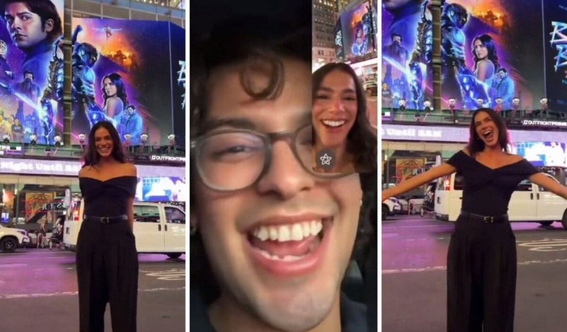 Bruna Marquezine se emociona ao se ver na Times Square