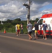 Colisão entre motocicleta e caminhão deixa jovem ferido em Joaquim Gomes
