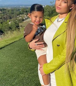 Kylie Jenner mostra primeiro dia de escola da filha