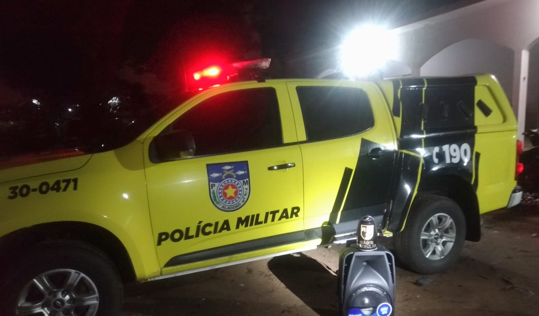Mulher desrespeita orientação da PM sobre som abusivo por seis vezes e acaba presa