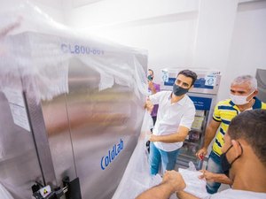 JHC entrega seis ultracongeladores para armazenamento das vacinas da Pfizer