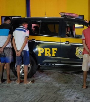 PRF prende suspeitos de assaltar estabelecimento comercial em Maceió