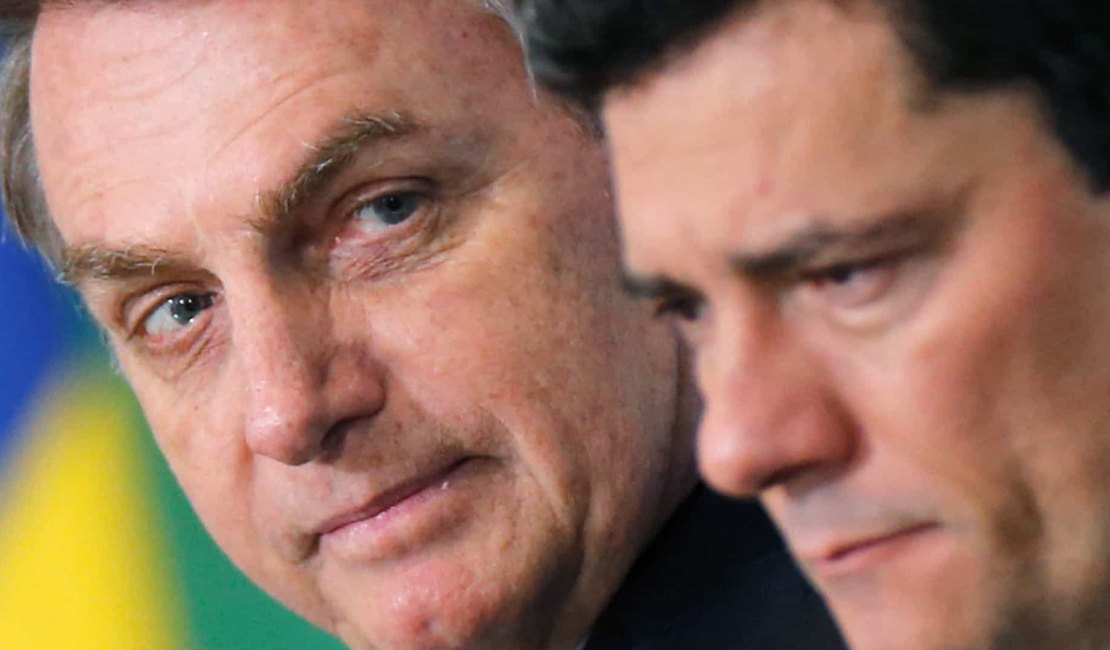 Bolsonaro chama de fake news livro que fala em demissão de Moro