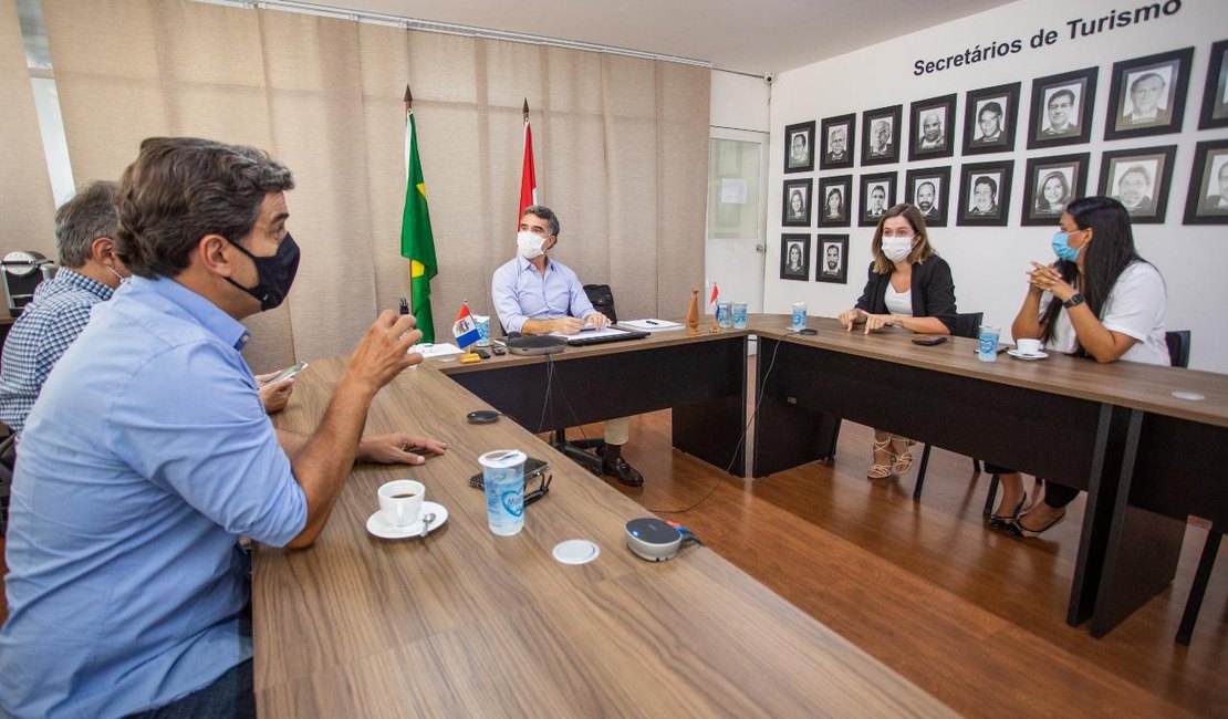 Cibele Moura se reúne com secretários e apresenta projetos para Paripueira