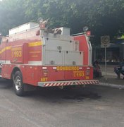 Poste pega fogo e mobiliza Corpo de Bombeiros em Maceió