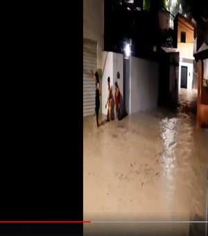 [Vídeo] Fortes chuvas alagam ruas de Rio Largo