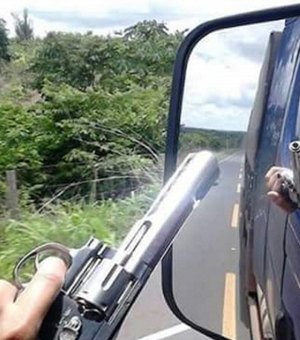 Criminosos sequestram caminhoneiro em PE e libertam refém em Alagoas