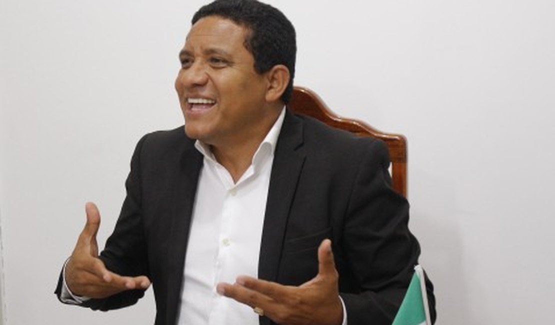 Prefeito de Palmeira dos Índios confirma que deu cargos a vereadores em troca de apoio político