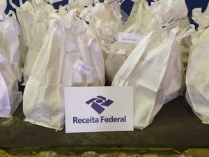 Receita acha 853 kg de cocaína em carga de proteína de soja no Porto de Santos