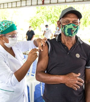 Vacinação de idosos com 65 anos começa este domingo (28) em Maceió