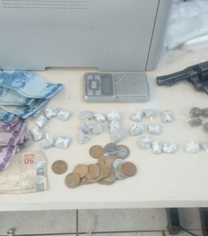 Após 'atitude suspeita', polícia encontra droga e prende três homens no município de Teotônio Vilela