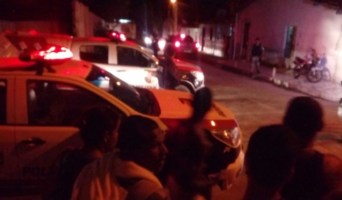Criminosos trocam tiros com a polícia e uma pessoa morre em Maceió