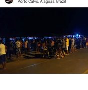 Balada perigosa: jovens dançam no meio de rodovia em Porto Calvo