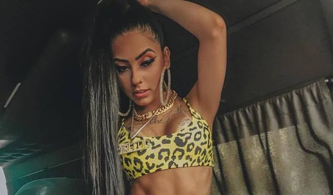 'Expulsa' de casa aos 17, Mc Mirella hoje sustenta a família toda